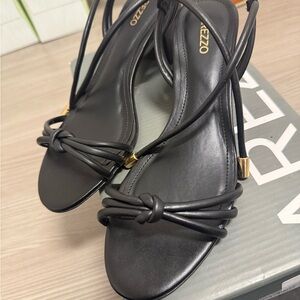 Black Strappy block heel! Show off your pedi!